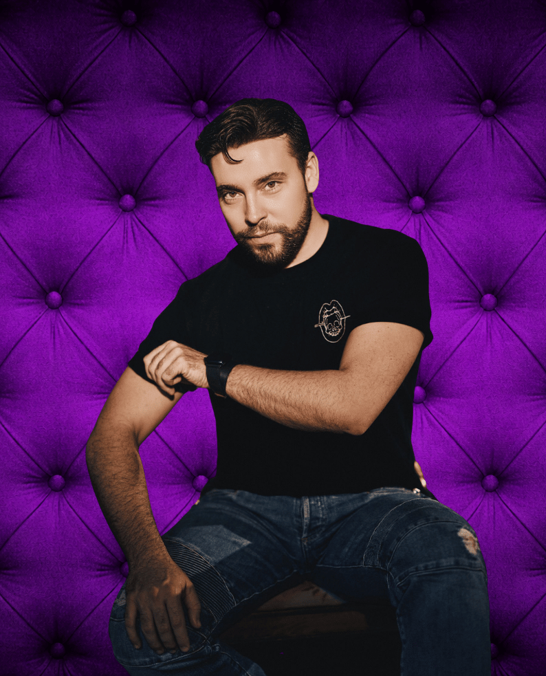 Antonio Velasco Diseño de Vestuario Drácula: una comedia de Terror
